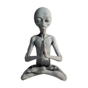Медитирующая статуя от смола на чужденец, градинска статуя, медитативна извънземно скулптура, фигурка на чинии на открито, градински орнаменти, декорация
