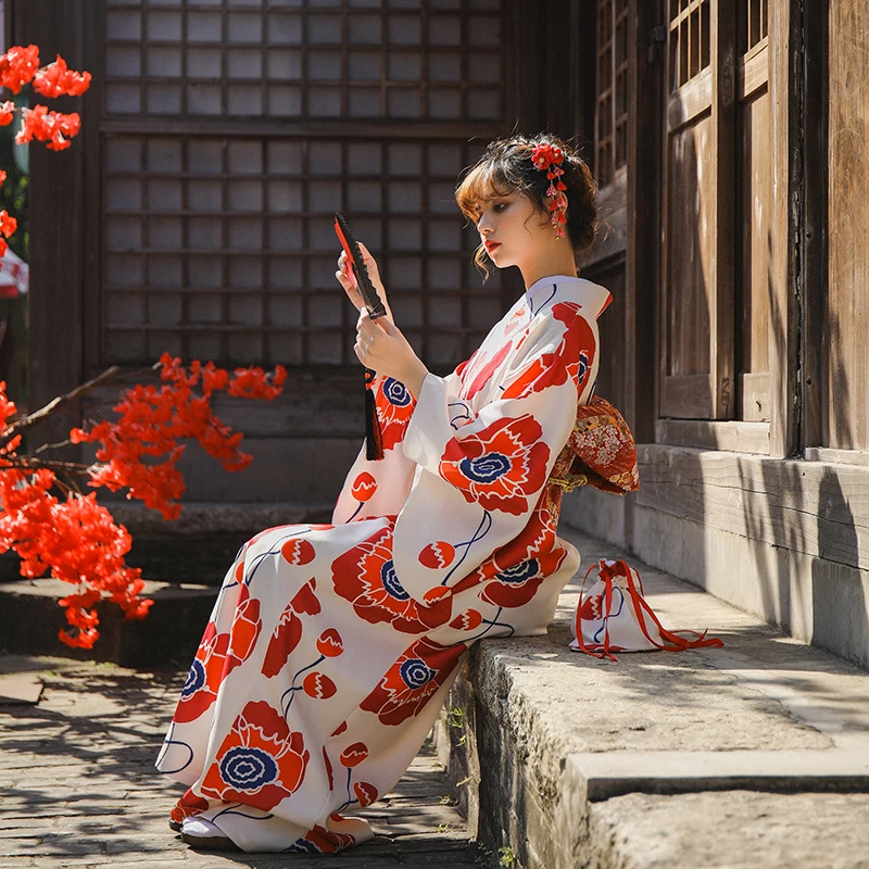 Жена японското кимоно с червени цветни щампи, дълъг ръкав, юката, рокля за cosplay в японски стил, облекло за изпълнения на сцената3